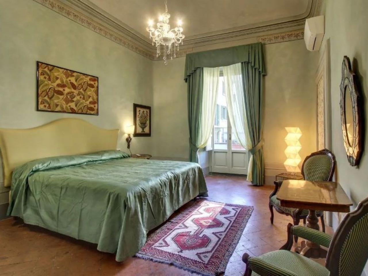 Salvemini Elegant Close To Piazza Santa Croce Apartment Florenz